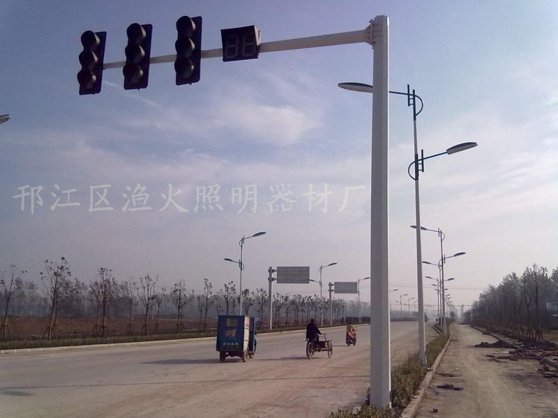 高邮交通信号灯杆、交通红绿灯杆生产厂家定制各类交通信号灯杆红绿灯杆,质量保证